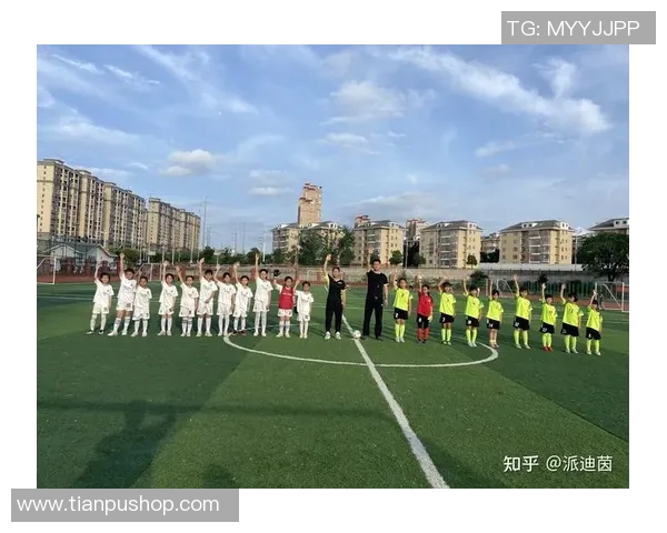 小学足球视频精彩集锦助力孩子们快乐成长与团队合作精神培养
